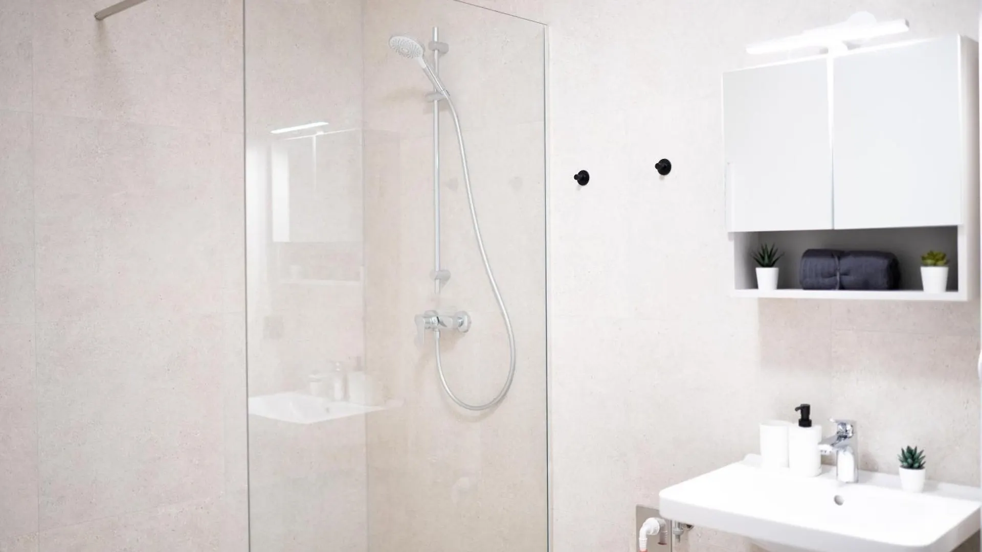 Stylish Modern Apartment With Terrace & Free Parking Vienna Austria